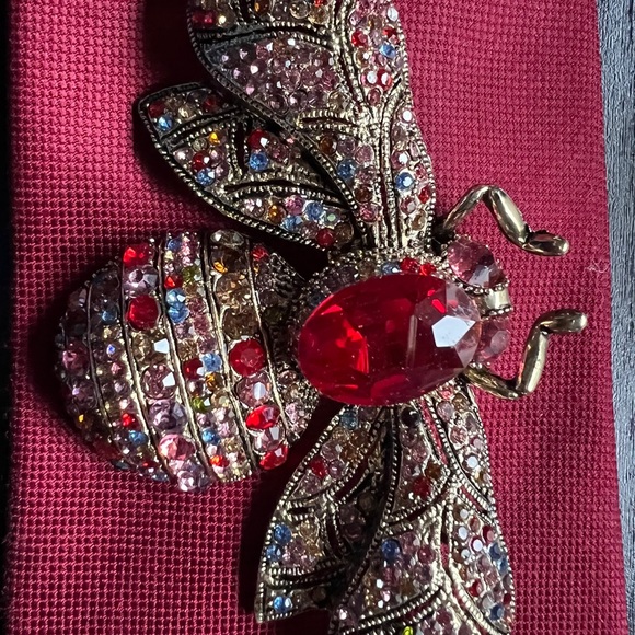 Brand new stunning butterfly broach/pin - Picture 1 of 4